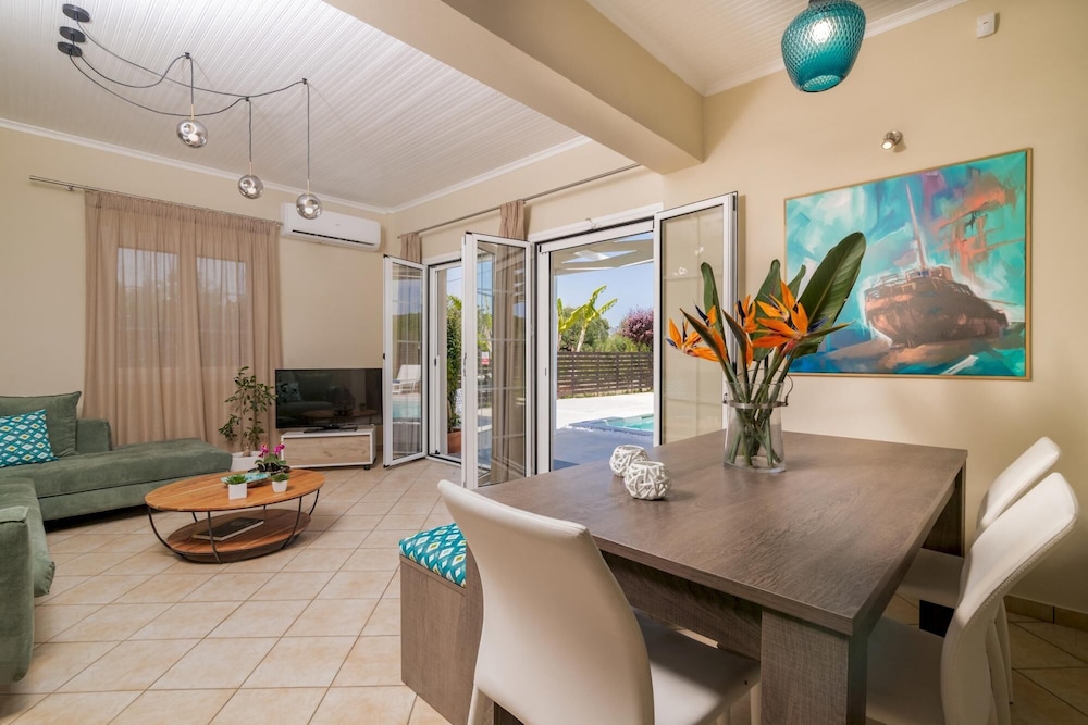 Madini Luxury Villa With Private Swimming Pool