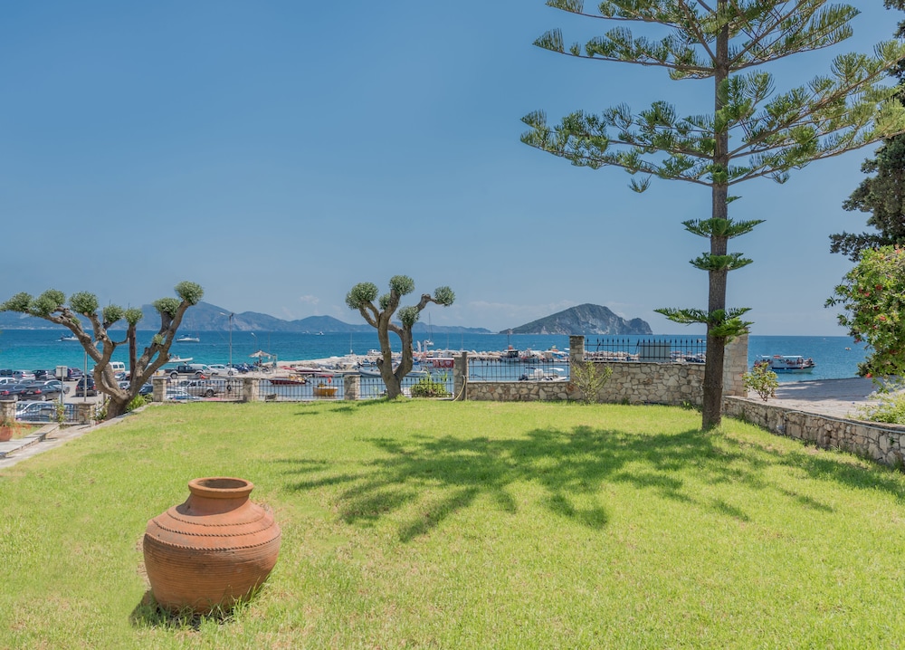 Eptanisos Beachfront Suites Zante