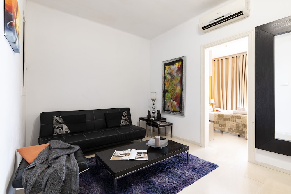 Ab Parallel Vallhonrat Apartment