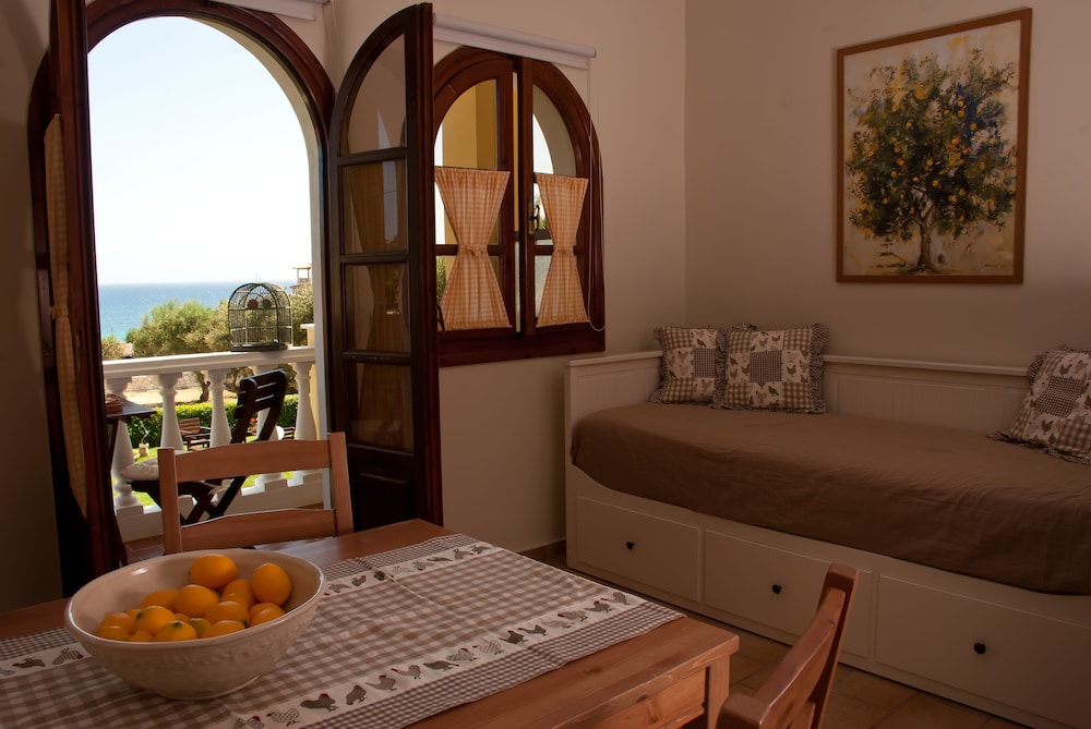 Amboula Beach Apartments