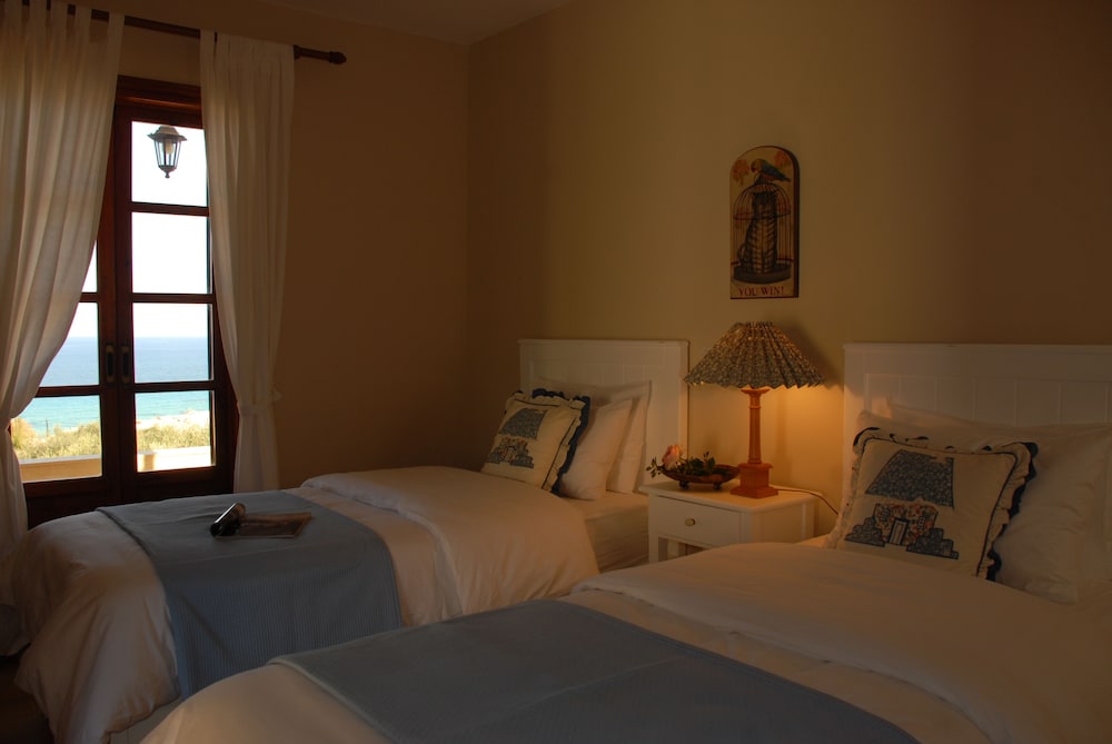 Amboula Beach Apartments