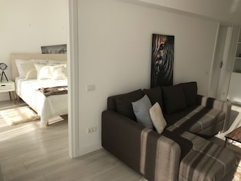 METROPOLE APARTMENTS ATENEUM RESIDENCE