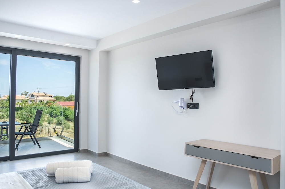 DIONISOS LUXURY SUITES