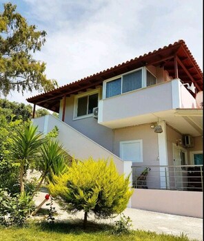 Julia Holiday Apartments