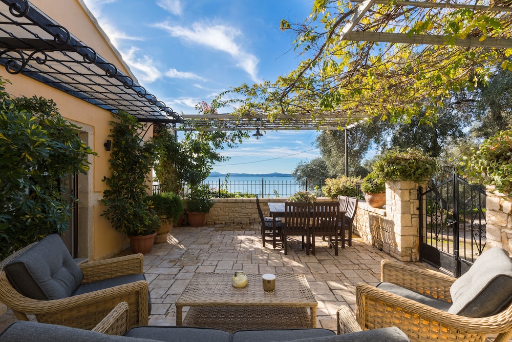 dal travel TATIANA SEAVIEW HOUSE BY KONNECT