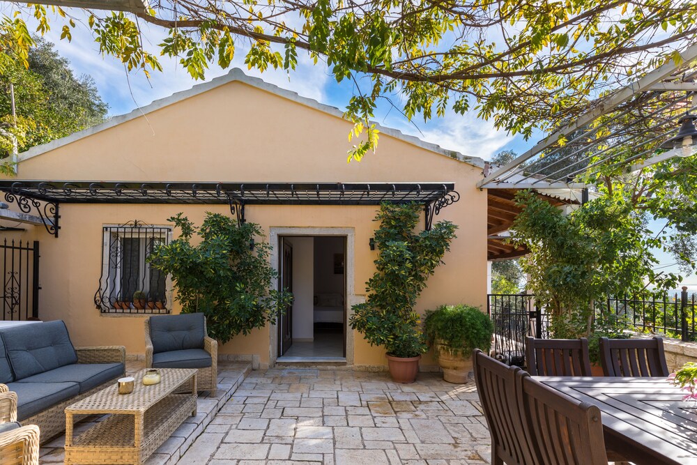 dal travel TATIANA SEAVIEW HOUSE BY KONNECT