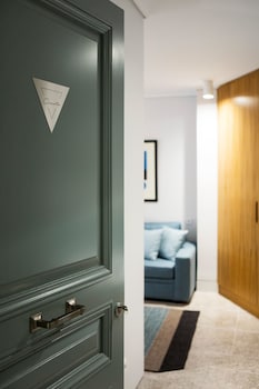 Vol 5 The Mini Lodge