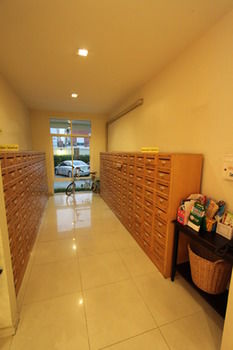 THE ROYAL BEE APARTHOTEL
