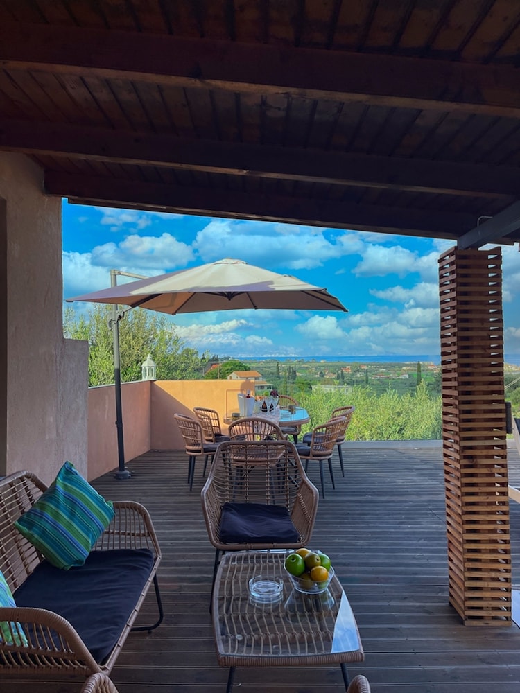 Villa De La Vita Alykes