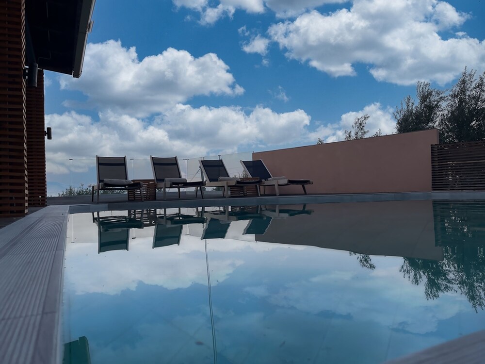 Villa De La Vita Alykes