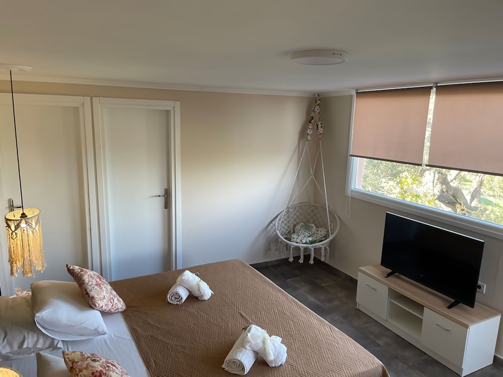 Villa De La Vita Alykes