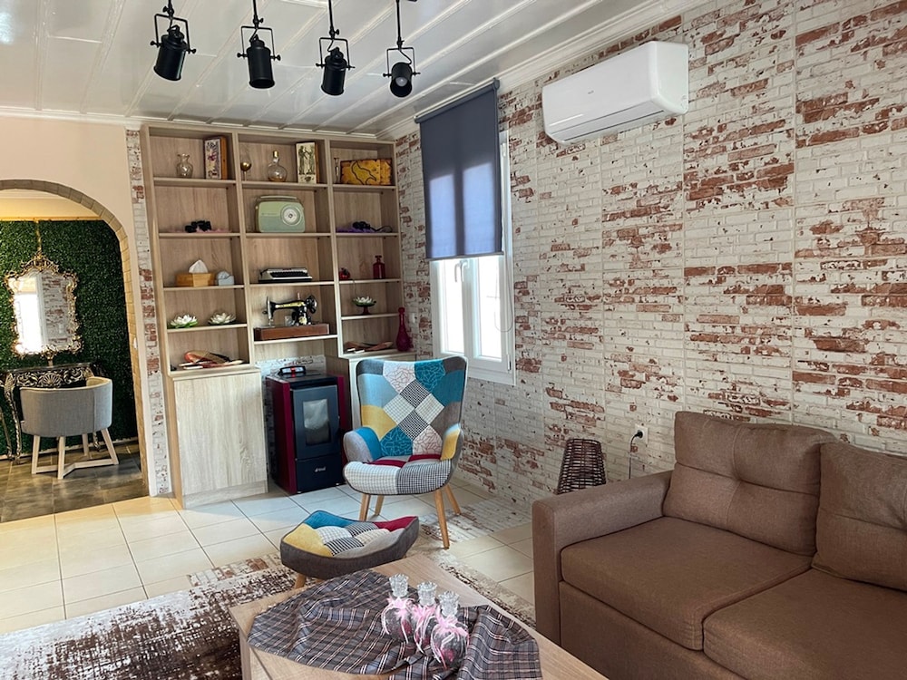 Villa De La Vita Alykes