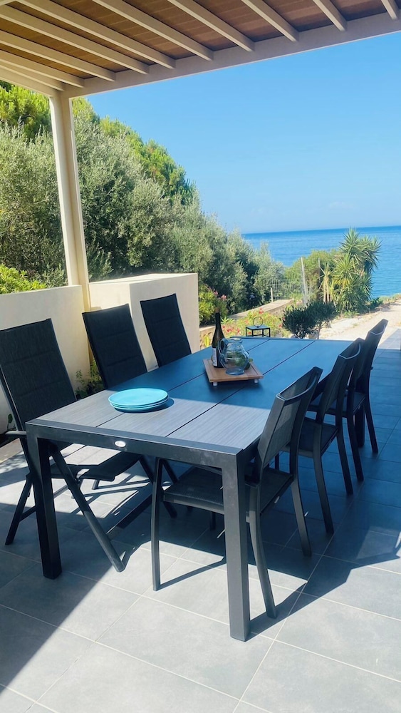 dal travel TERRA PETRA VILLA - THE SEAFRONT RETREAT