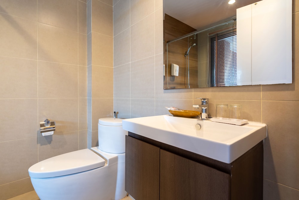 The Thames Pool Access Resort