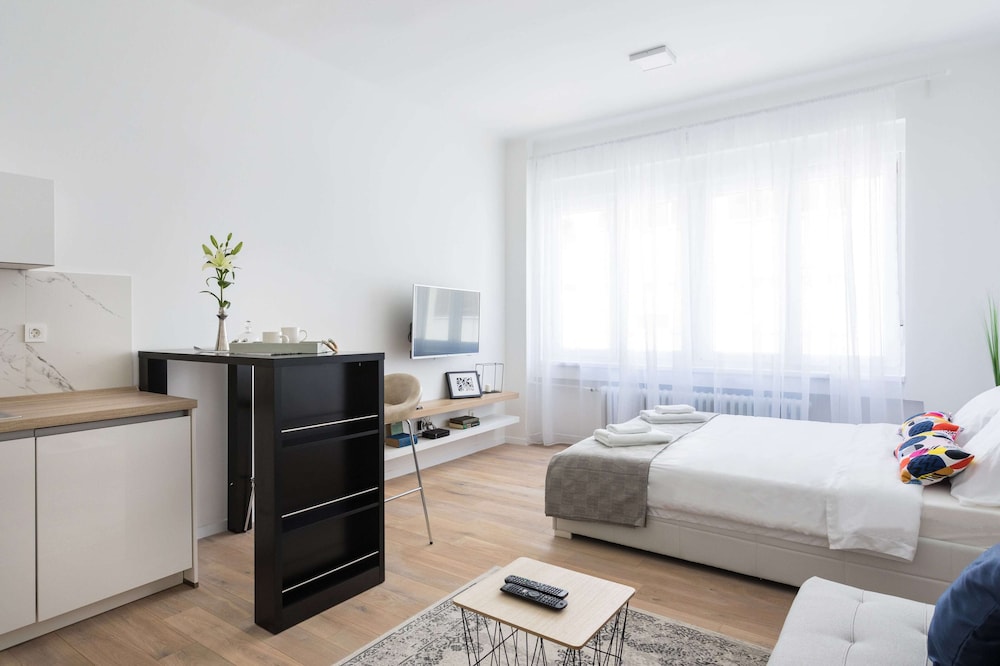 Bright & Modern Main Square Studio