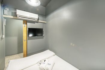 SLOTH HOSTEL DON MUEANG