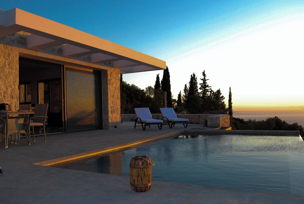 Nikolakos Villa  Pirvate Pool