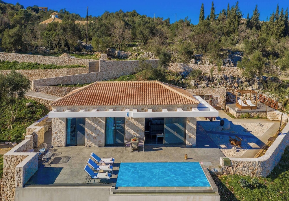 Nikolakos Villa  Pirvate Pool