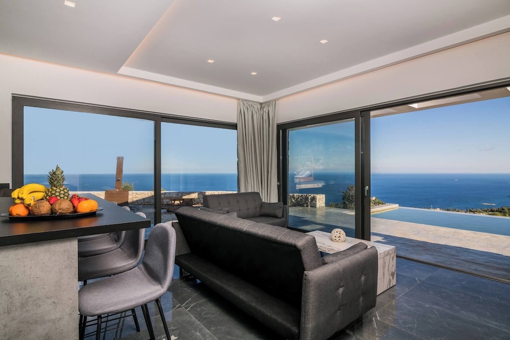 Nikolakos Villa  Pirvate Pool