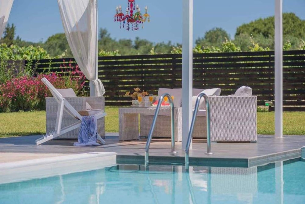 Madini Luxury Villa With Private Heated Pool