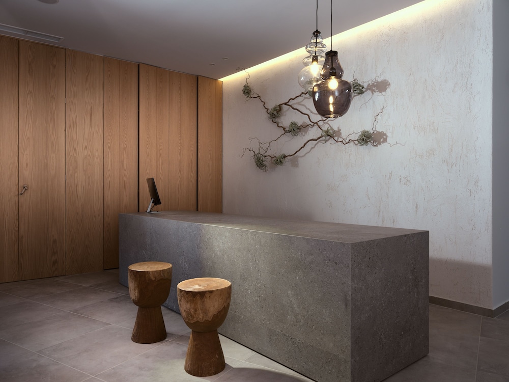 Cavo Vezal  Adults Only