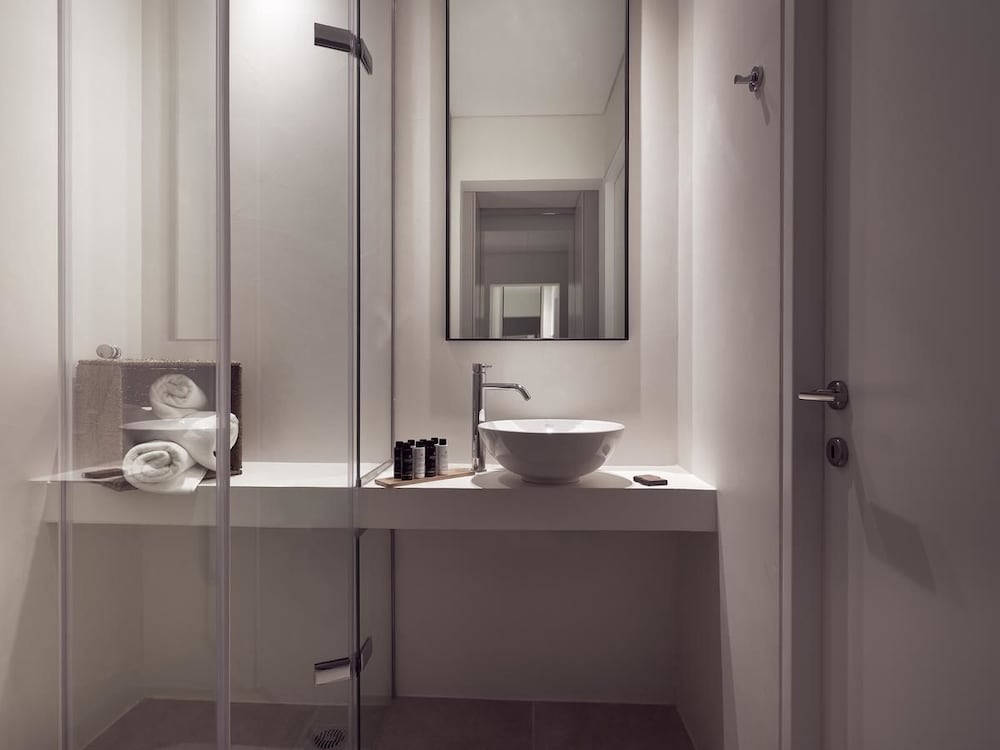 Cavo Vezal  Adults Only