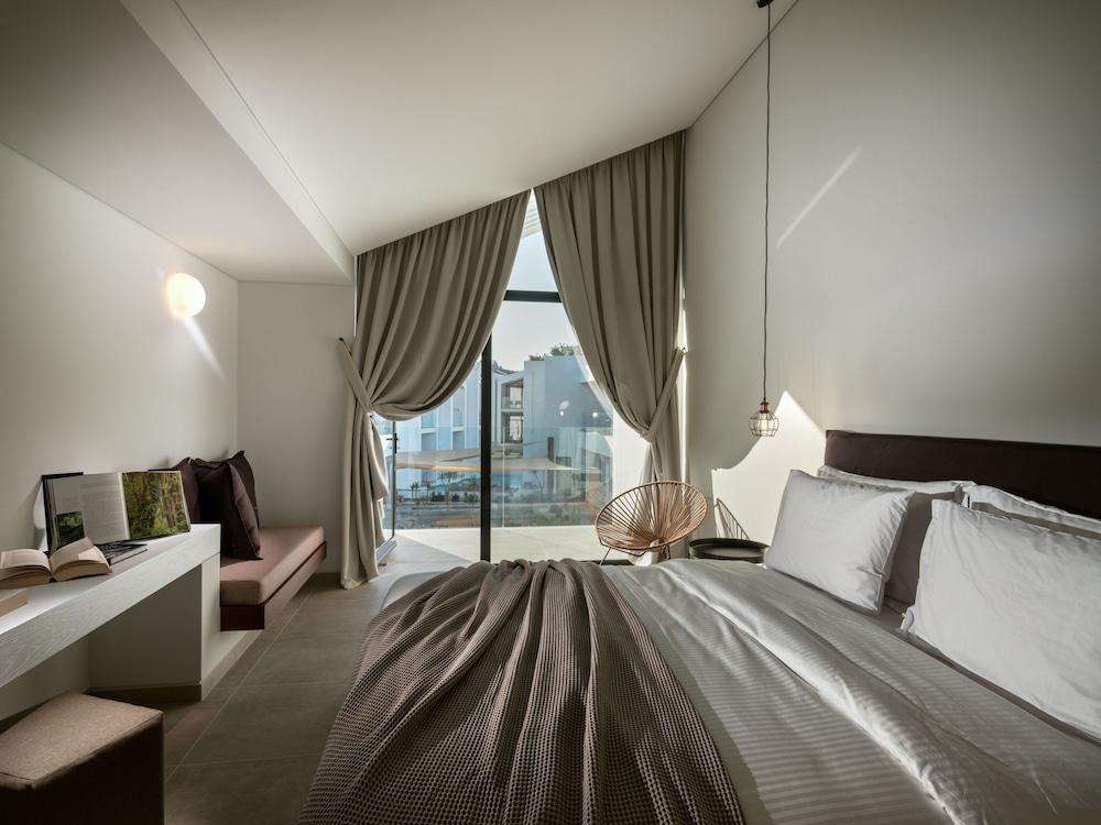 Cavo Vezal  Adults Only