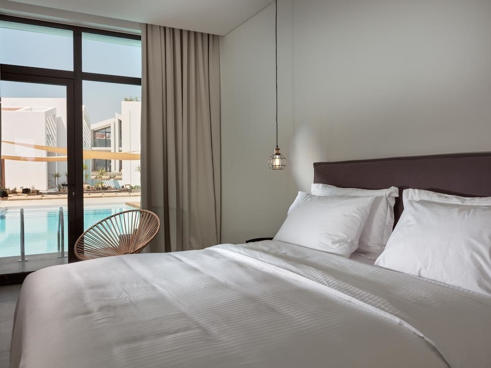 Cavo Vezal  Adults Only