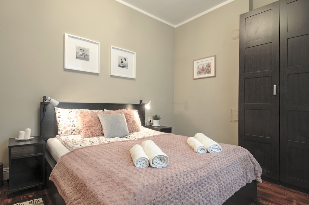 Top Center Artistic Apartment
