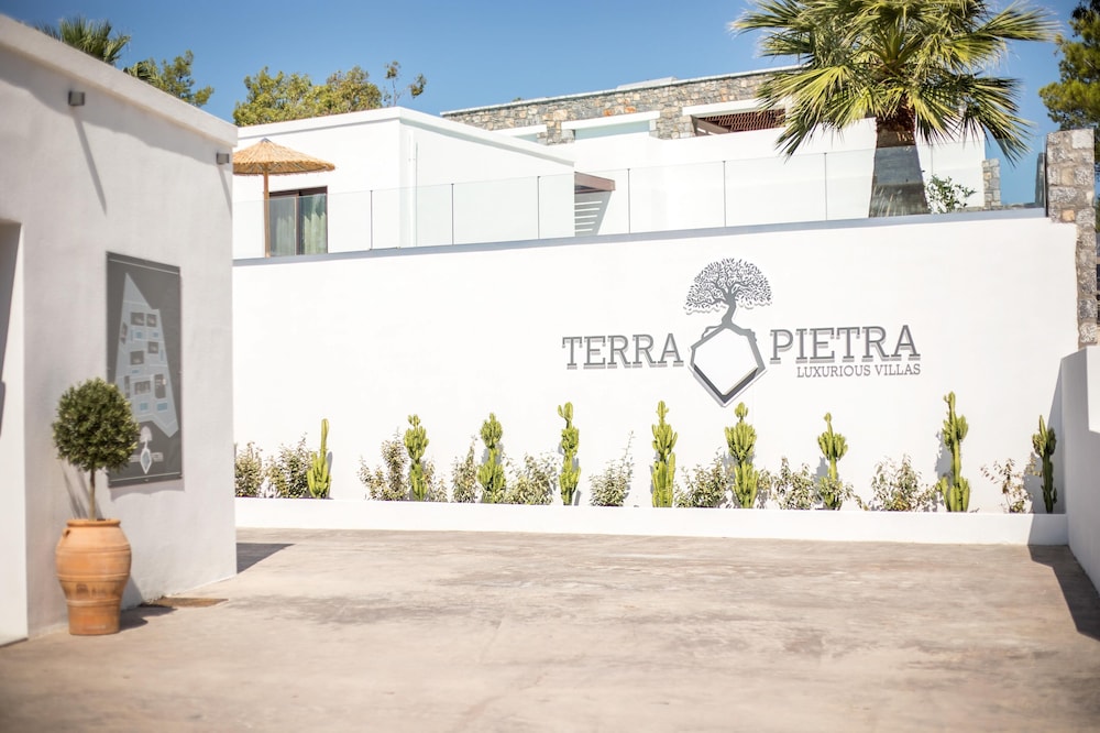 Terra Pietra Luxury Villas Amp; Suites