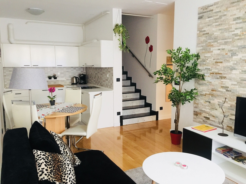 West Side Gallery Apartments