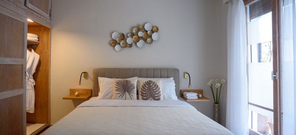 Acropolis Exclusive Studio