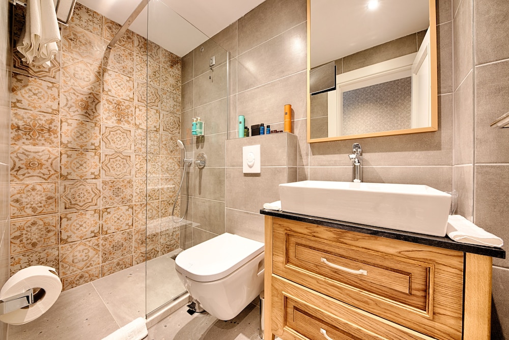KALAMPER HOTEL AND SPA