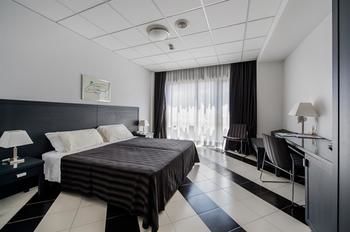 EXECUTIVE BUSINESS HOTEL