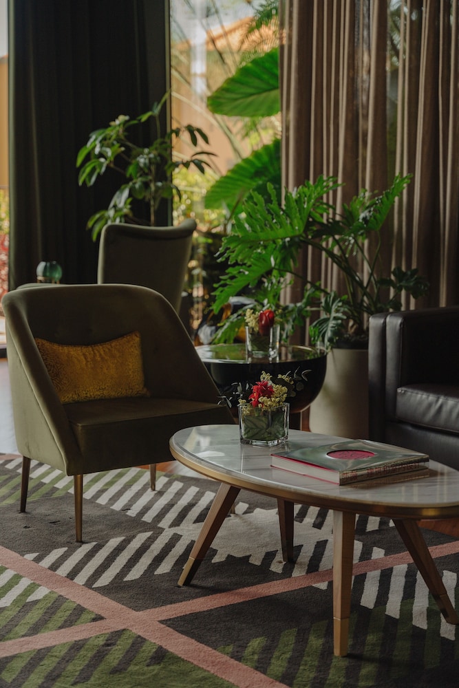 THE RESERVE  THE LEADING HOTELS OF THE WORLD  SAVOY SIGNATURE