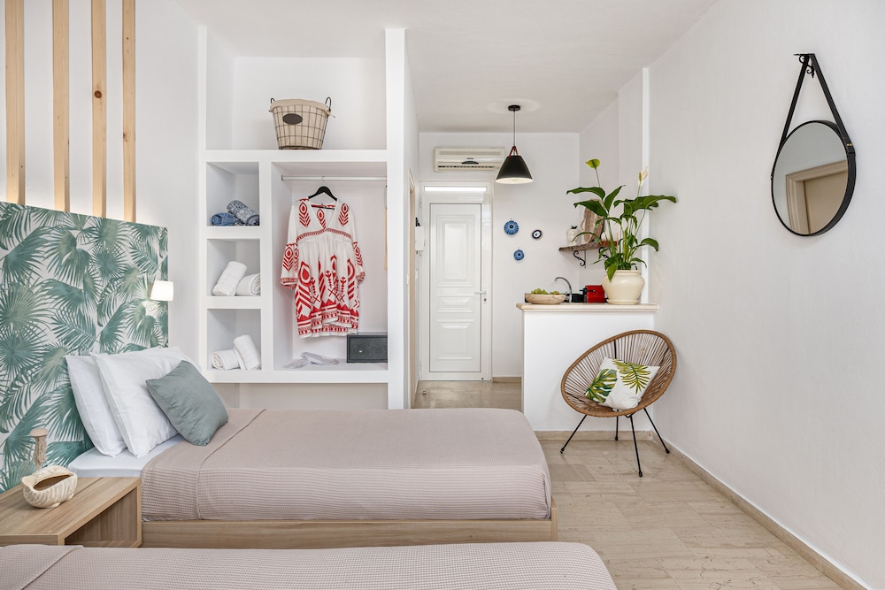 dal travel EORA STUDIOS