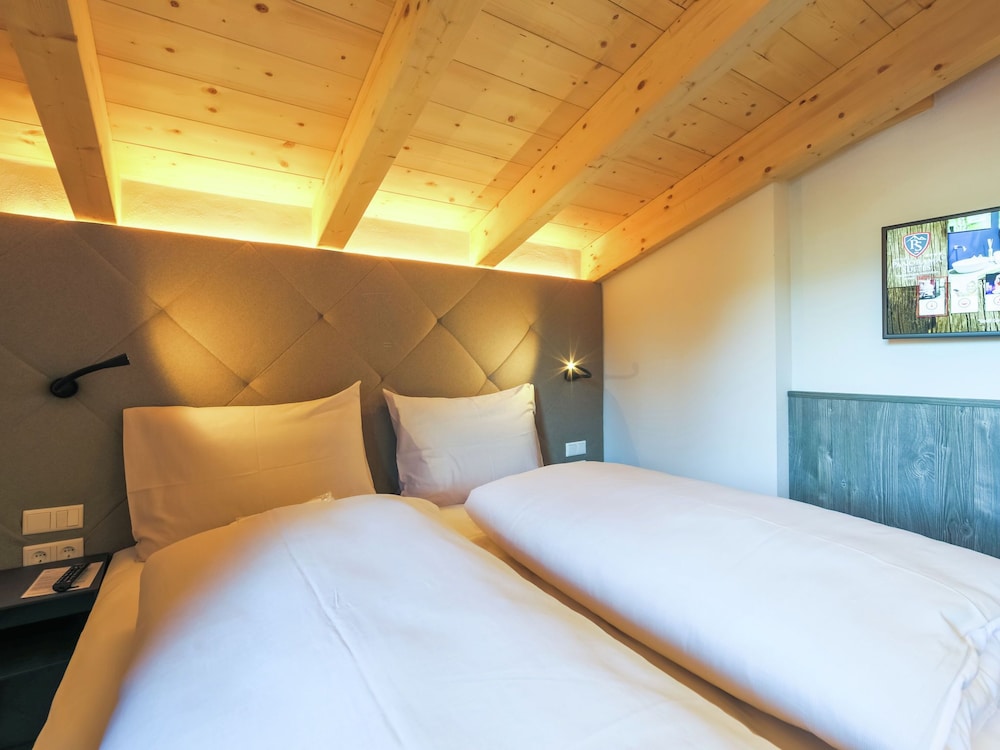 Stately Apartment On A Hotel In Kaprun With Sauna & Hot Tub