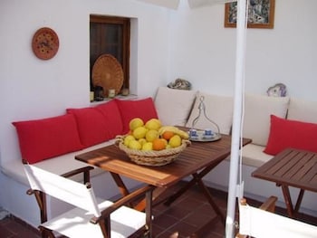 Maris Lindos, Suites And Apartments