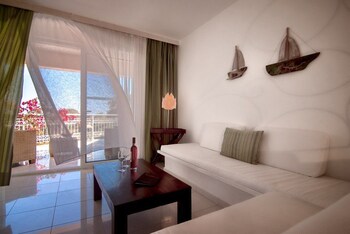 Gerakas Belvedere Hotel Amp Luxury Suites