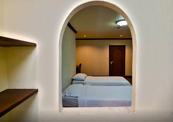 THE VICTORY EXECUTIVE RESIDENCES