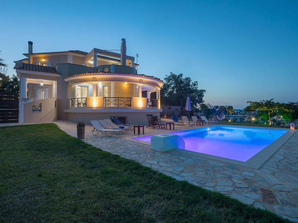 Grand Villa On Top Of A Hill With Private Pool