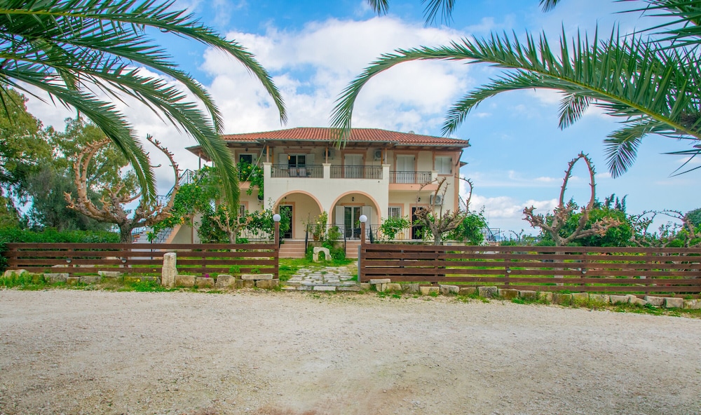 Family Private Homes With Sea View