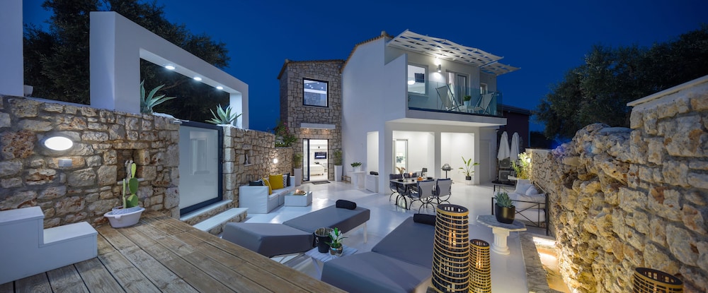 Dion Villa  Pool Amp Jacuzzi  Sleeps 4  Zakynthos