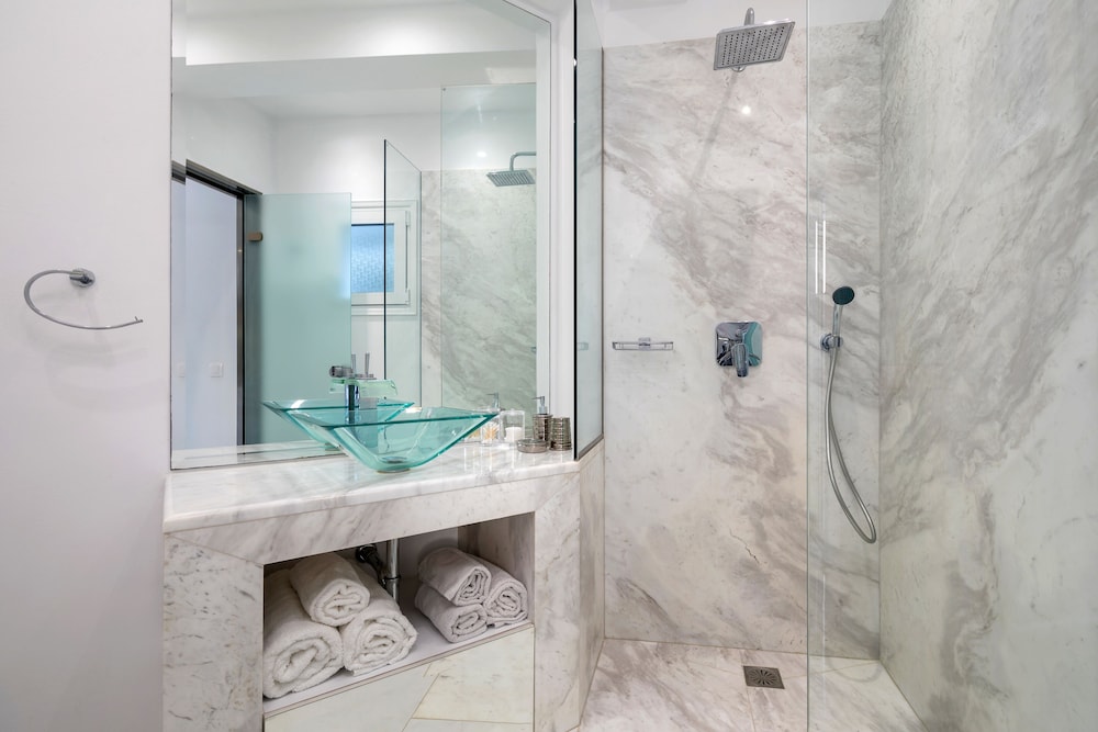 Dion Villa  Pool Amp Jacuzzi  Sleeps 4  Zakynthos