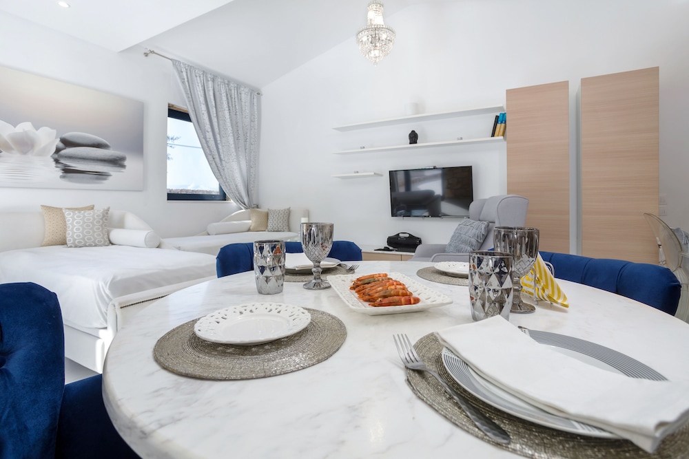 Dion Villa  Pool Amp Jacuzzi  Sleeps 4  Zakynthos