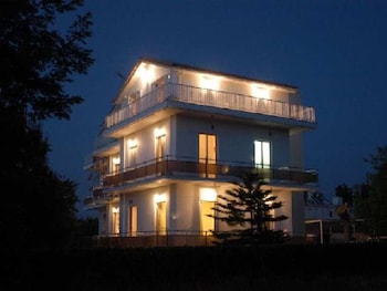 PETTAS APARTMENTS