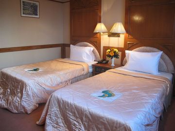 THE PROMENADE HOTEL