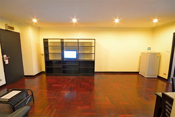 REDDOORZ PREMIUM NEAR EKKAMAI BTS STATION