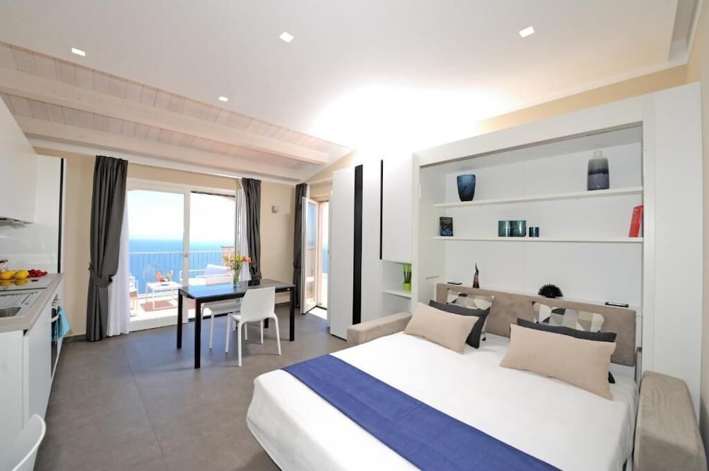AMALFI BLU RETREAT