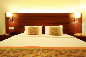 REMBRANDT HOTEL & SUITES